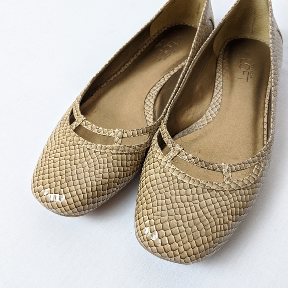 Ann Taylor LOFT tan snake skin flats shoes size 7 - Picture 3 of 7